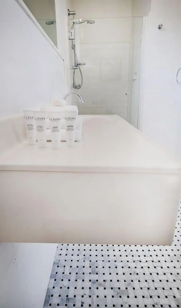 The Oriana Orange - Retro Hotel & Resort