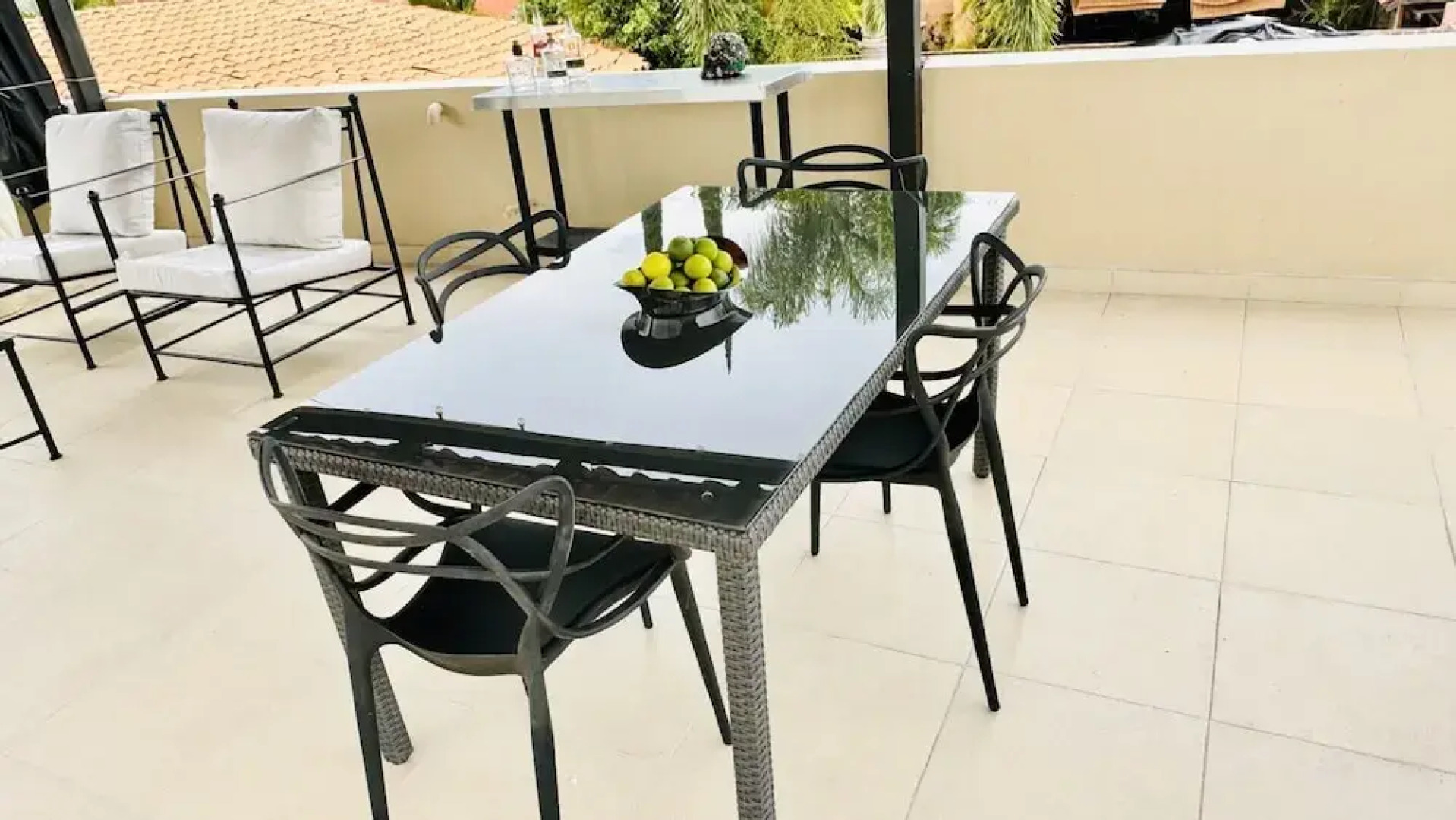 Renovated 1 Bdrm Guest House -walk to Everything -bikes -gym - Pickleball Court