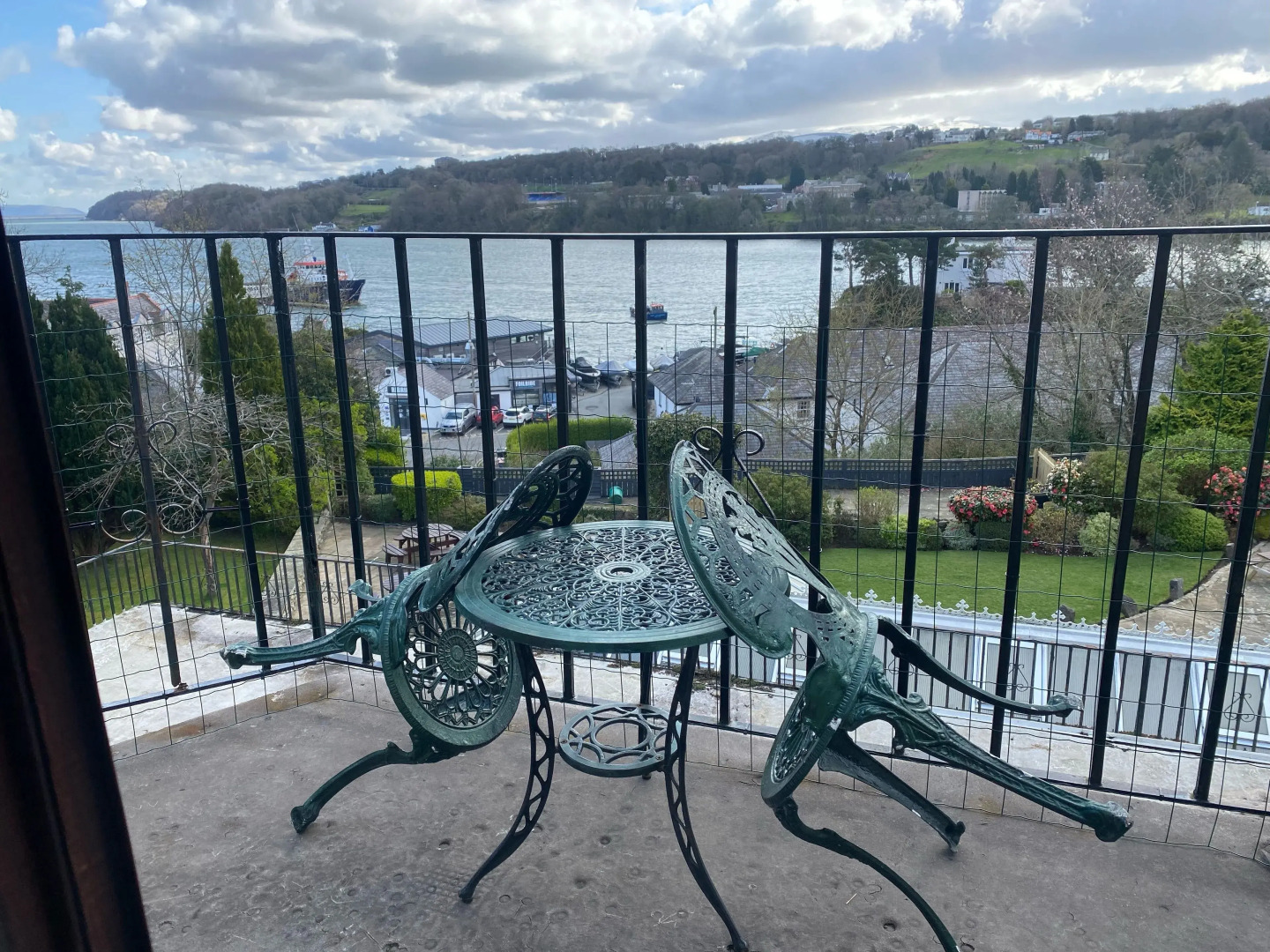 Victoria Hotel Menai Bridge