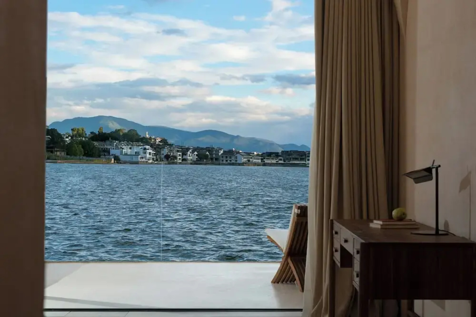 Dali Shuanglang Luna Seaview Hotel