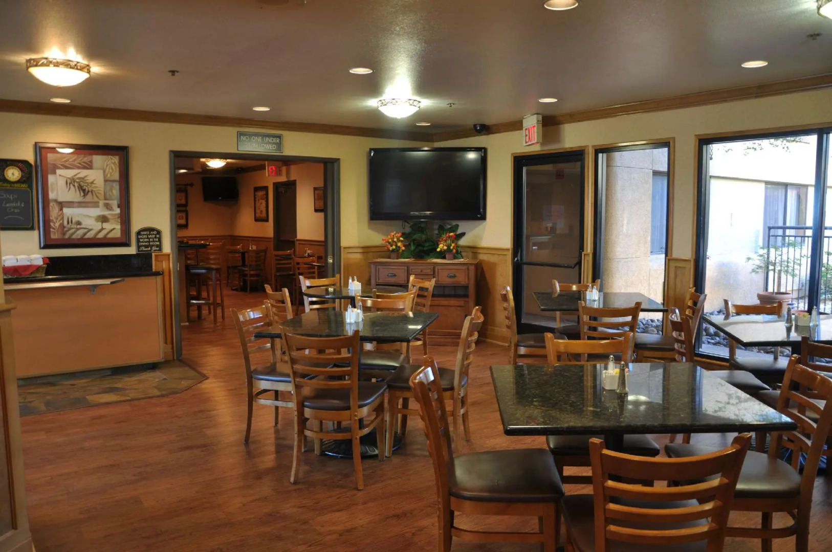 Oxford Suites Redding