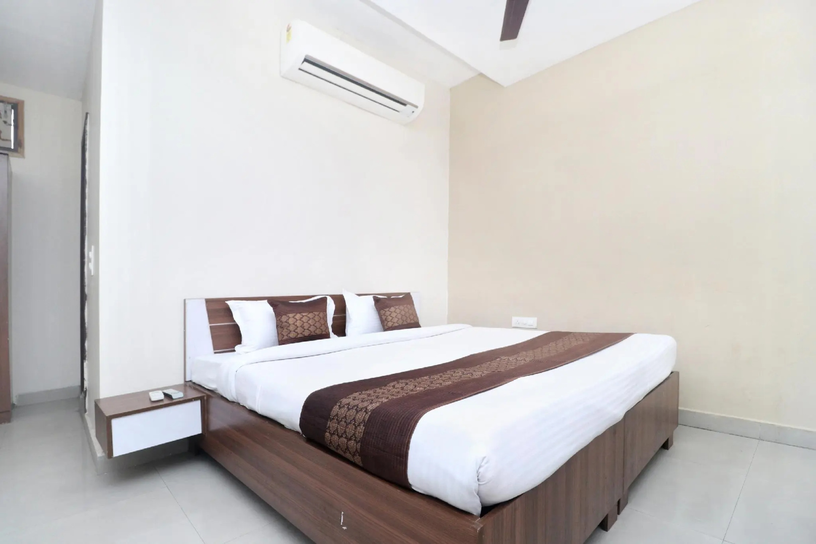 Capital O 4963 Hotel Inderprasth
