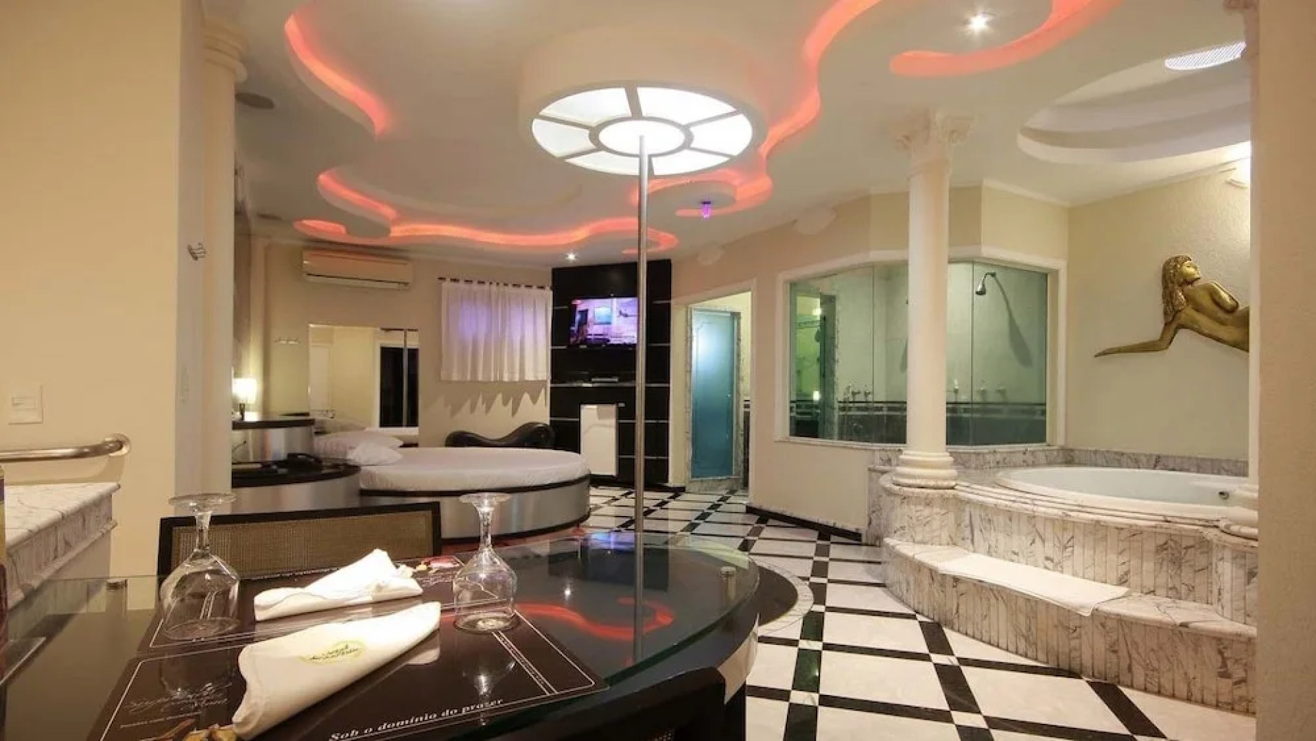 Motel Imperium Adults Only