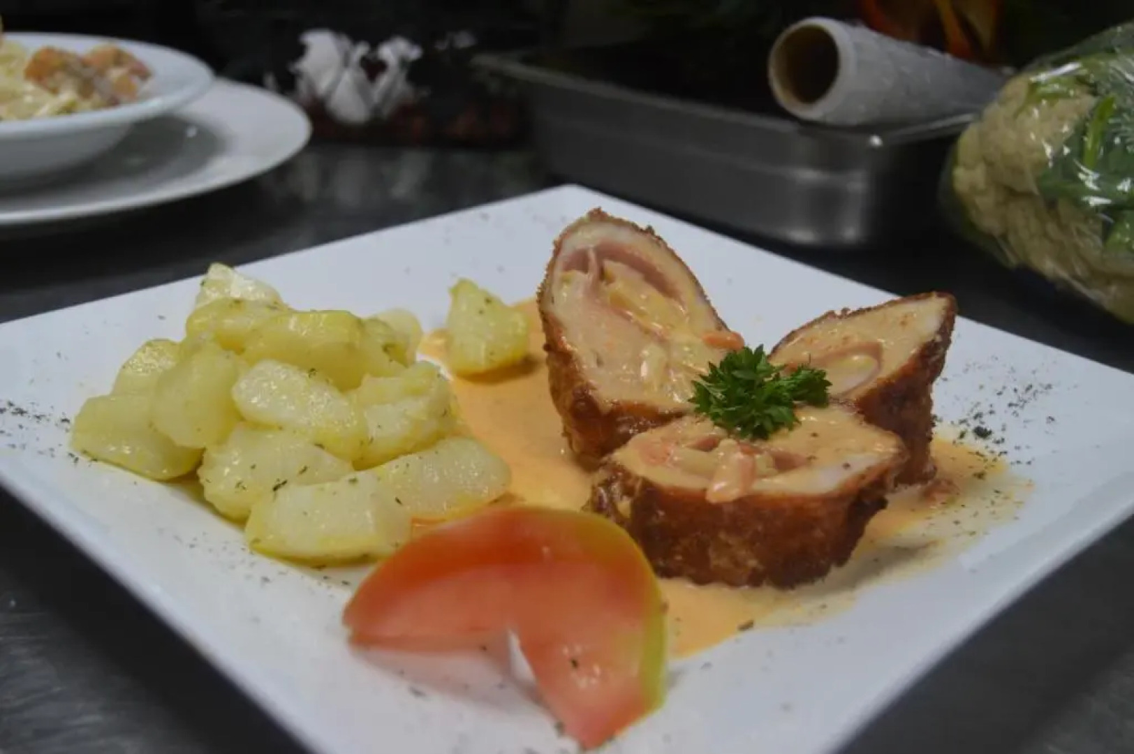 Golden House Hotel & Restaurant