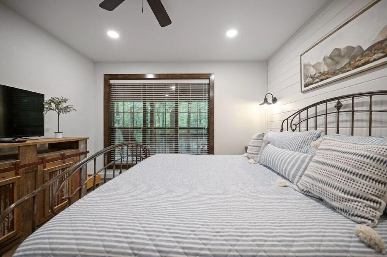 Newly Redecorated Deer Valley Cabin Features Secluded Hot Tub and Campfire by Redawning