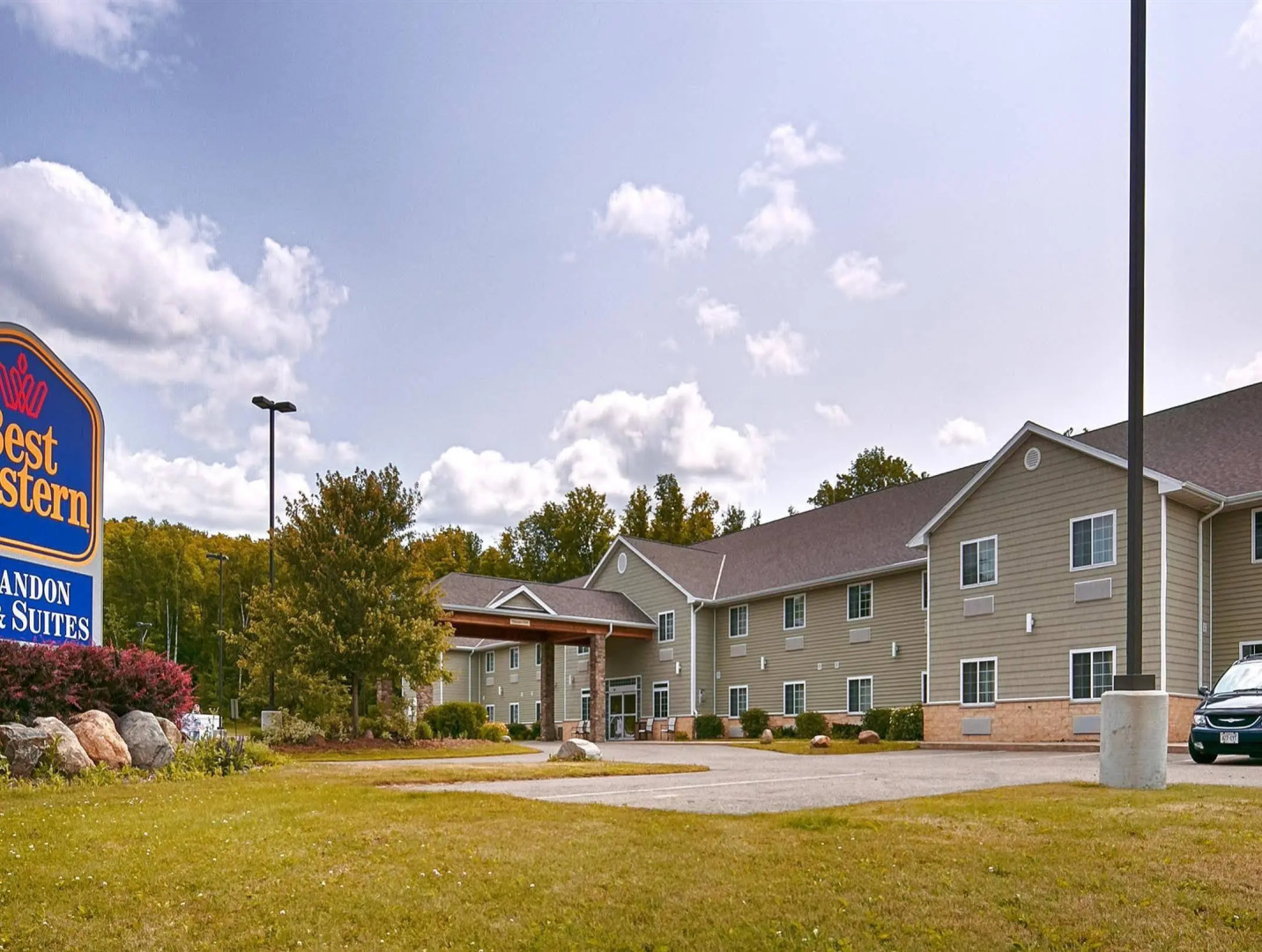 Crandon Inn and Suites