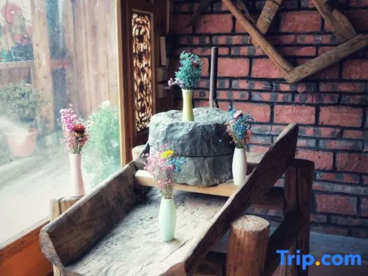 Qiuniang House Lugu Lake