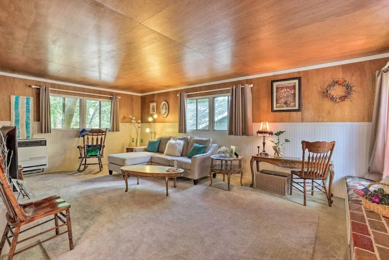 Cozy Crestline Cabin, Close to Lakes, Parks!