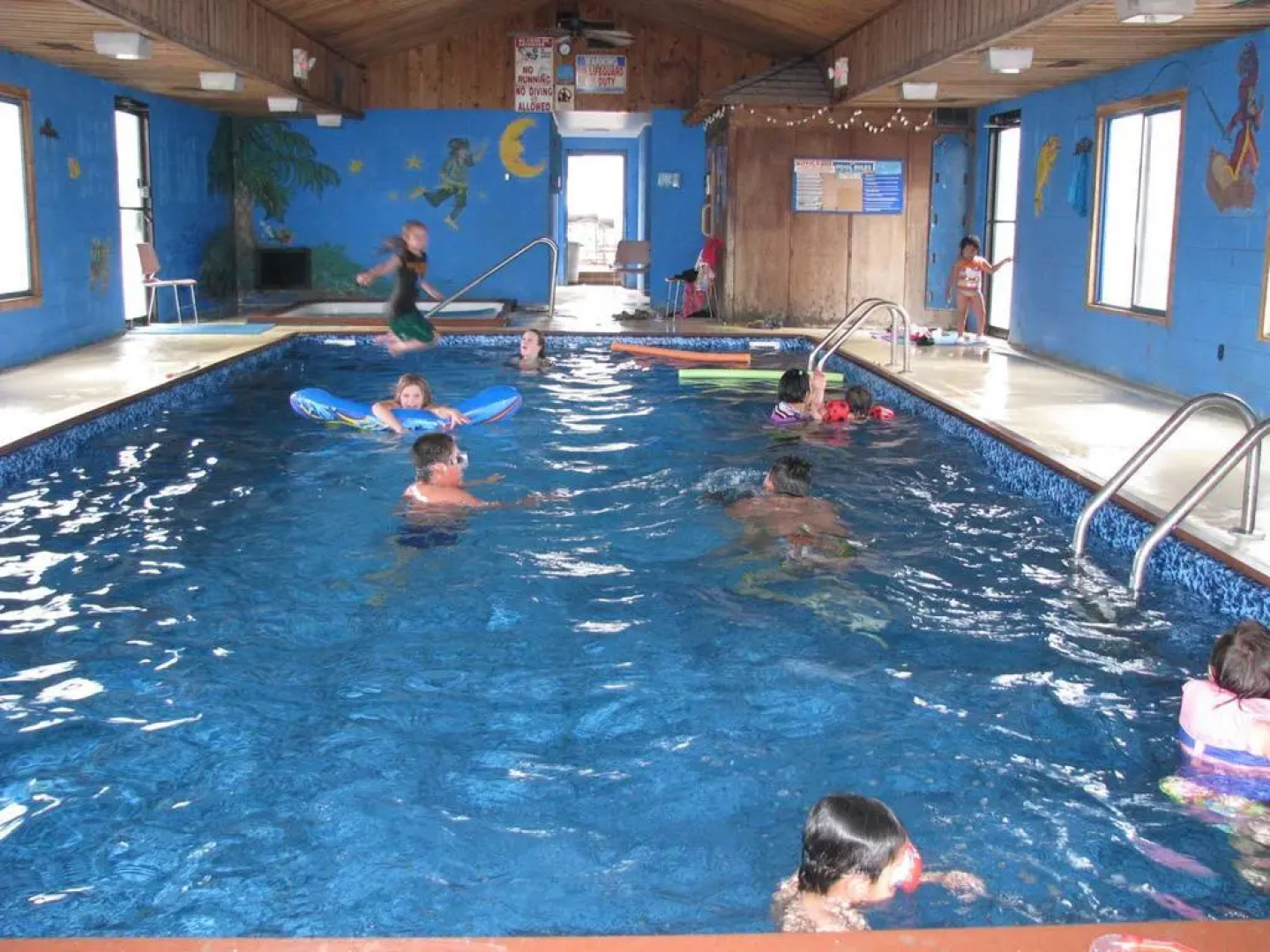 Blue and White Motel