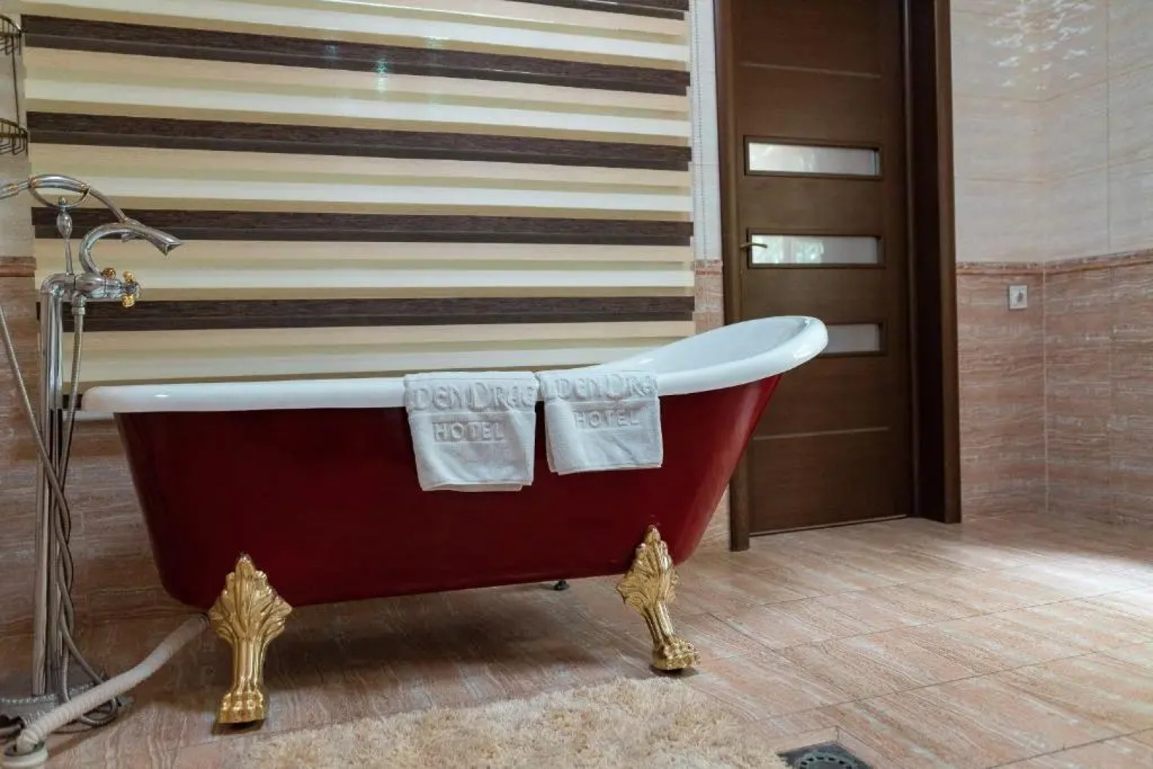 GOLDENDRAGON.VILLAHOTEL