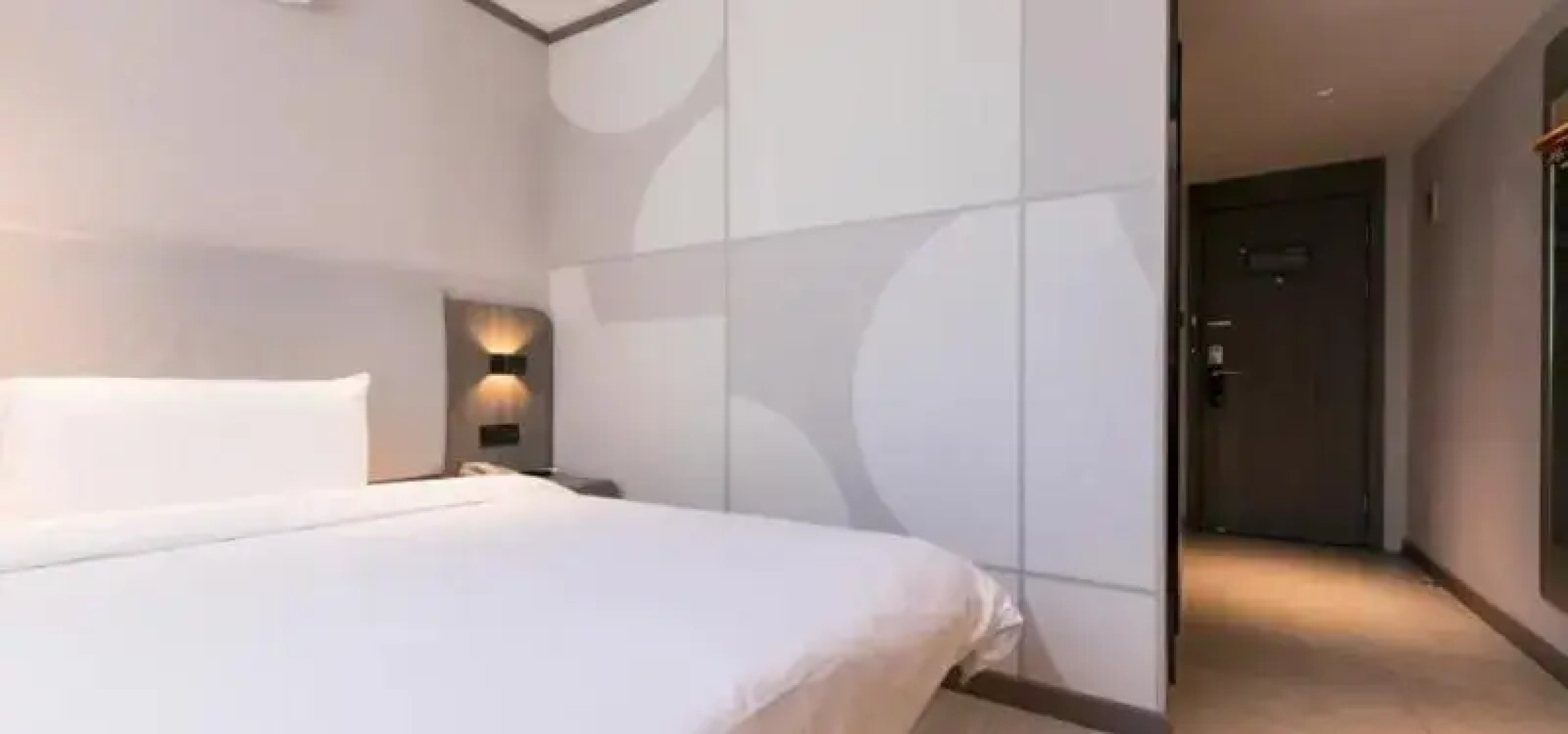 Hanting Hotel (Shanghai Zhongshan Park Metro Stat)