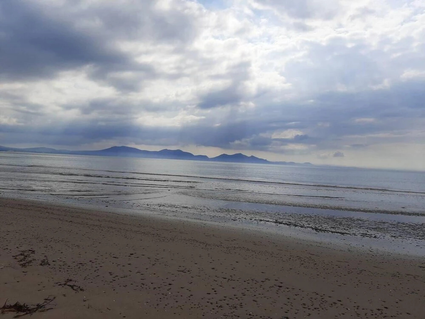 Min yr Afon - Cabin - Sleeps 2 - Hot Tub - Parking