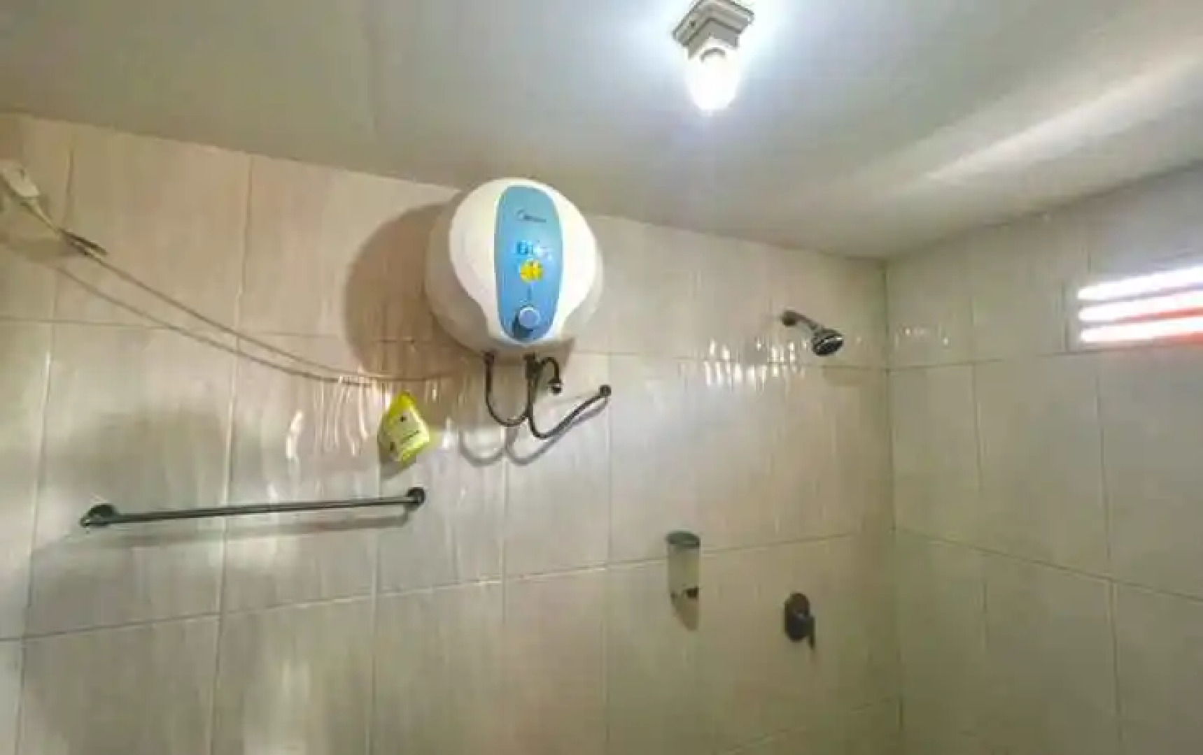 Ayu Laba Beach Villa and Resto