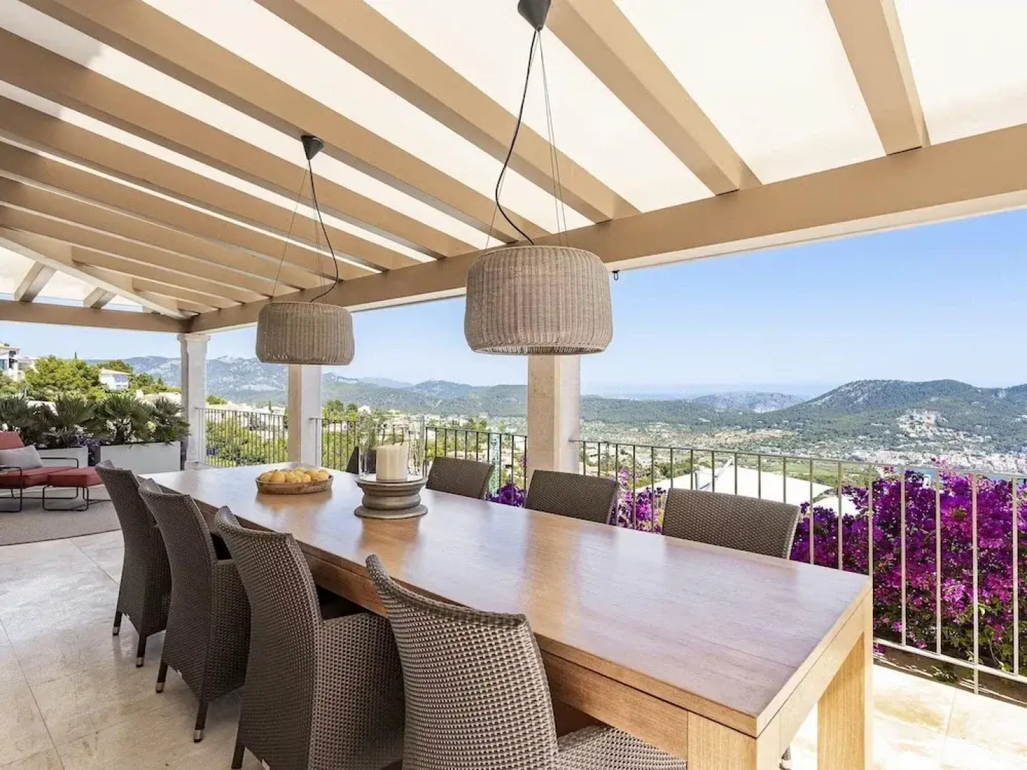 Majestic Villa With Harbour Views