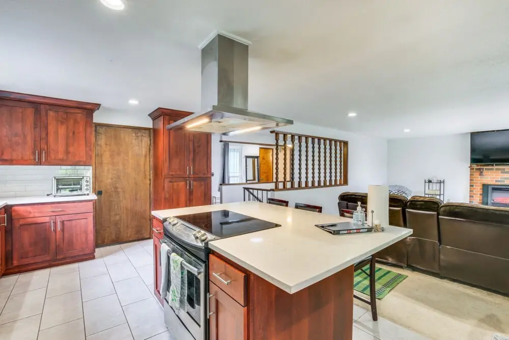 Peaceful Gresham Home w/ Grill: 2 Mi to Downtown