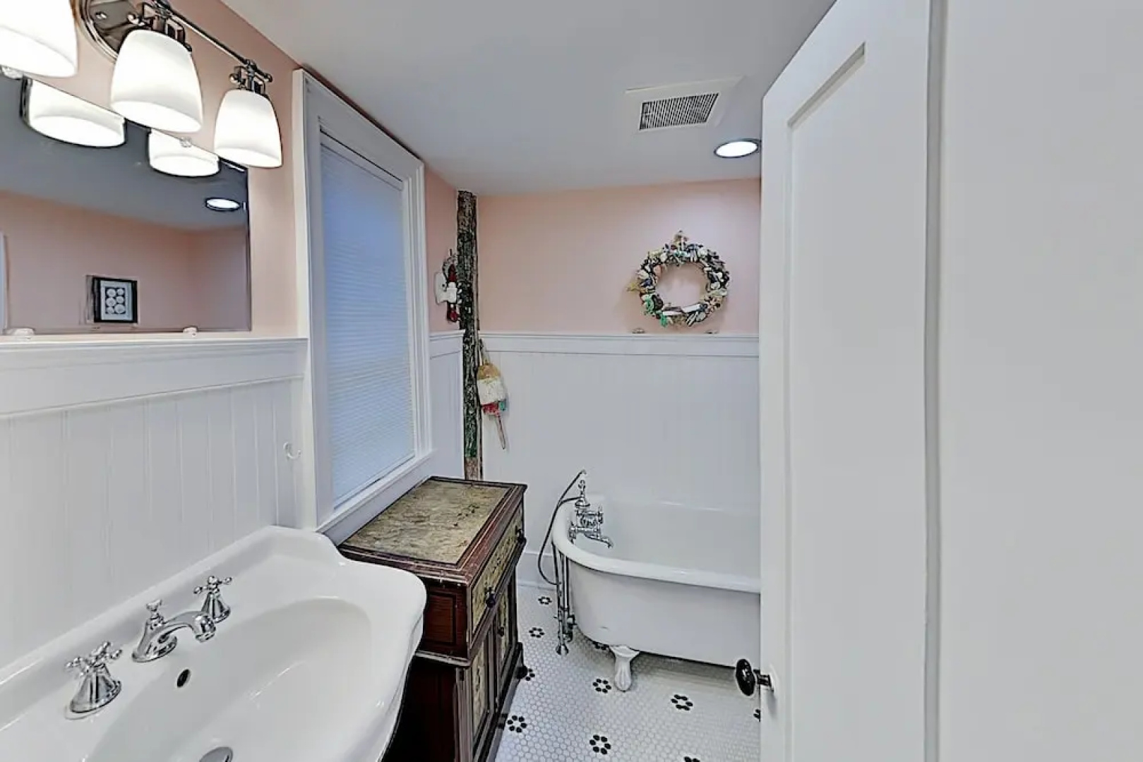 Harbor-view Hideaway W/ Lovely Alfresco Lounges 3 Bedroom Home