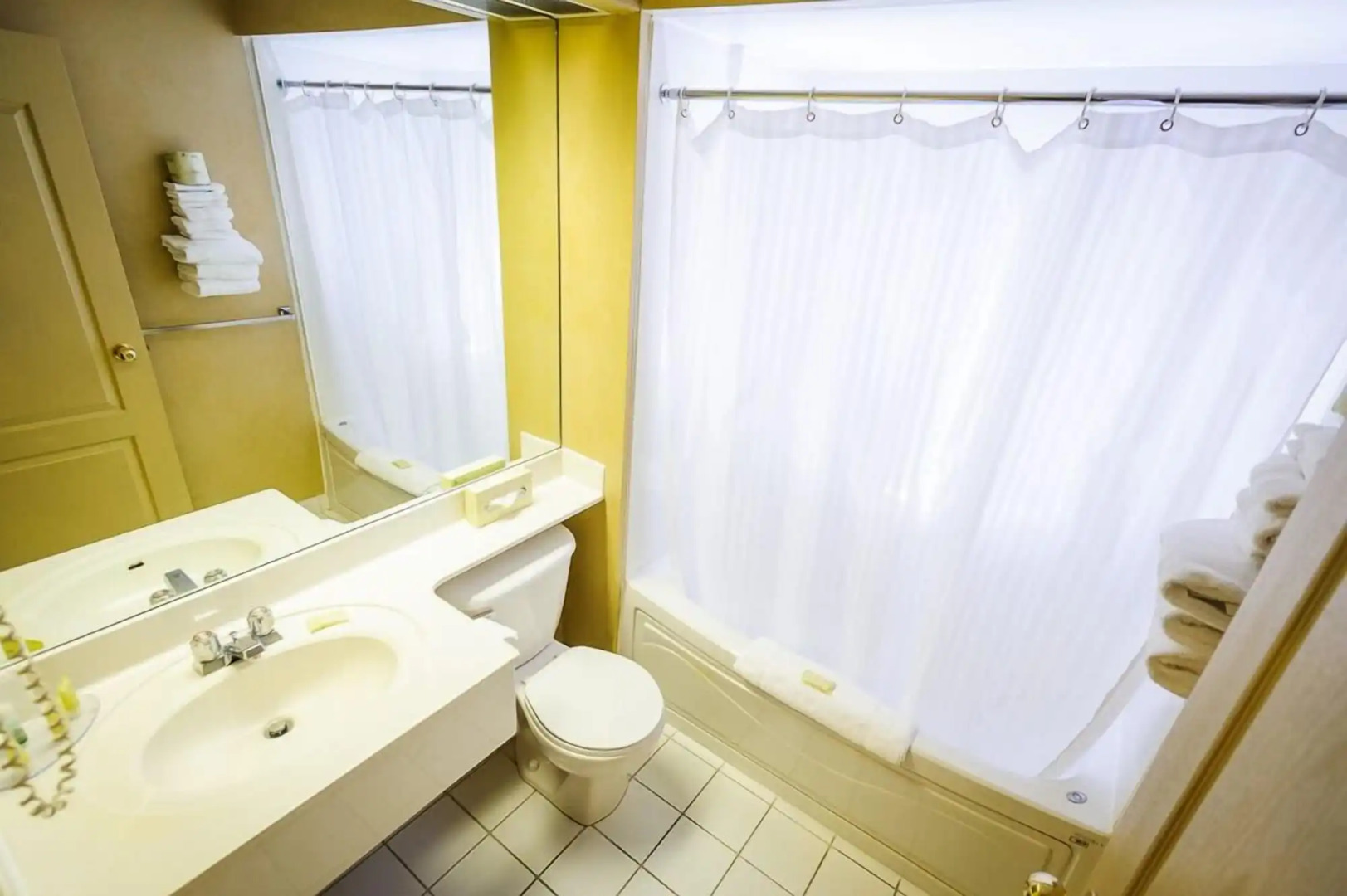 Peterborough Inn & Suites Hotel