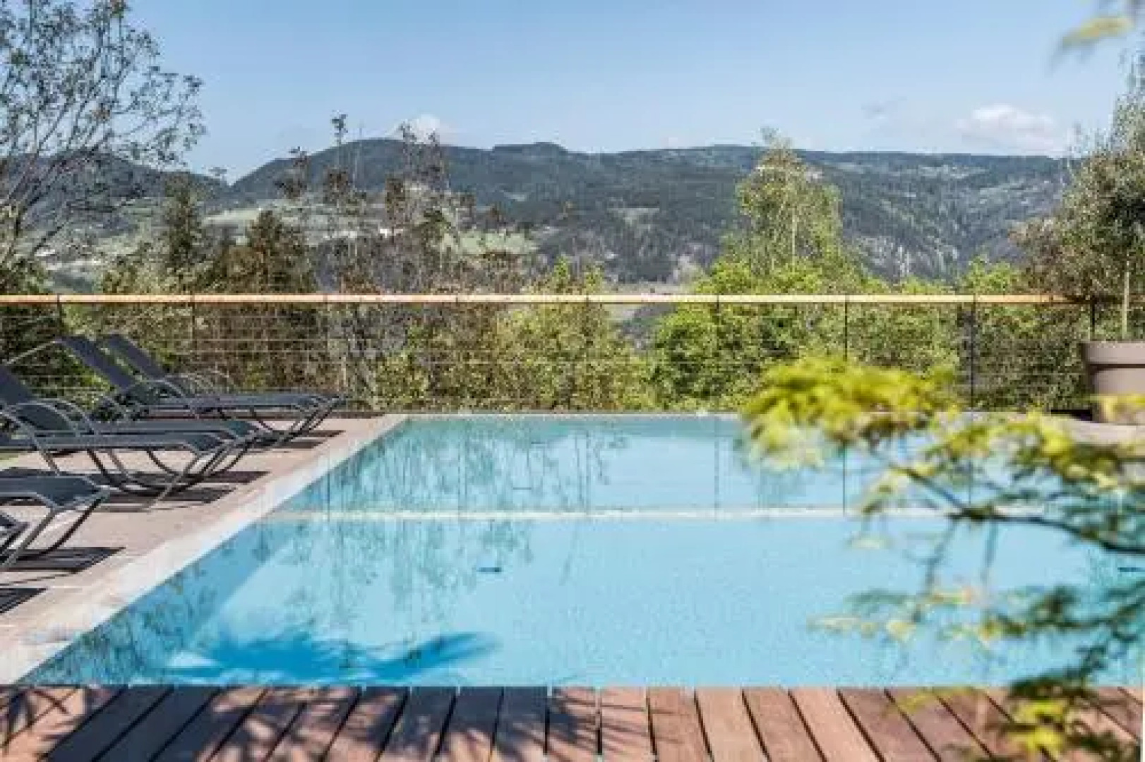 Presulis Hideaway Apartments & Restaurant