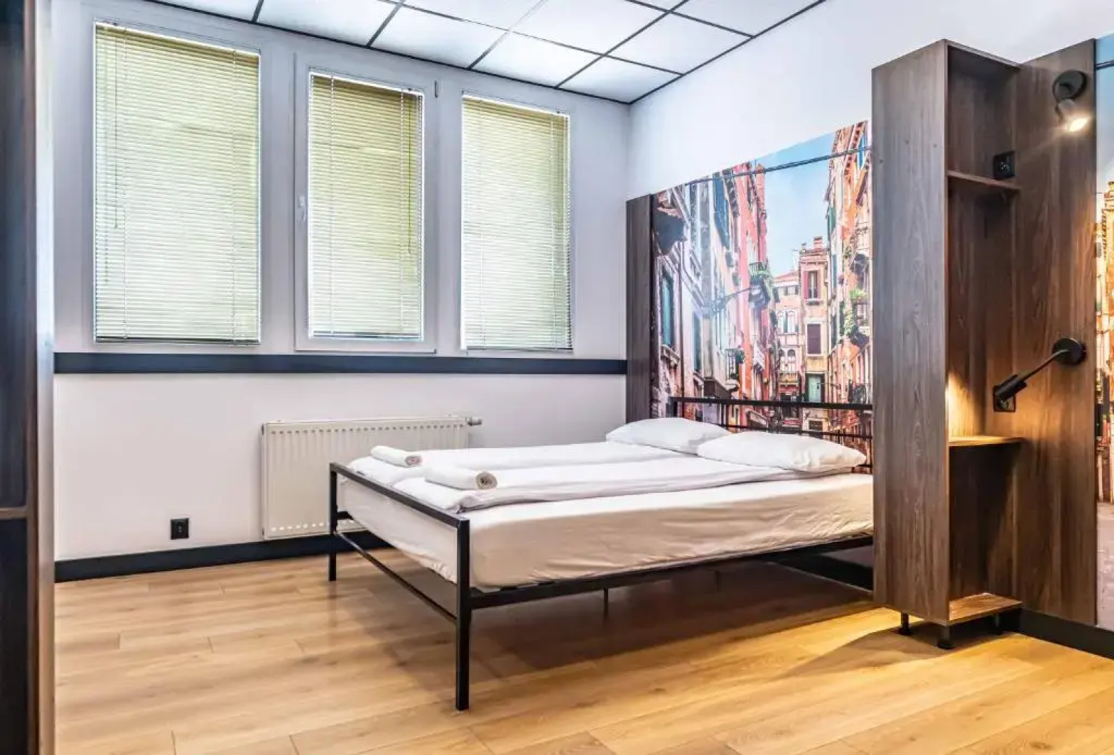 VOLA Hostel