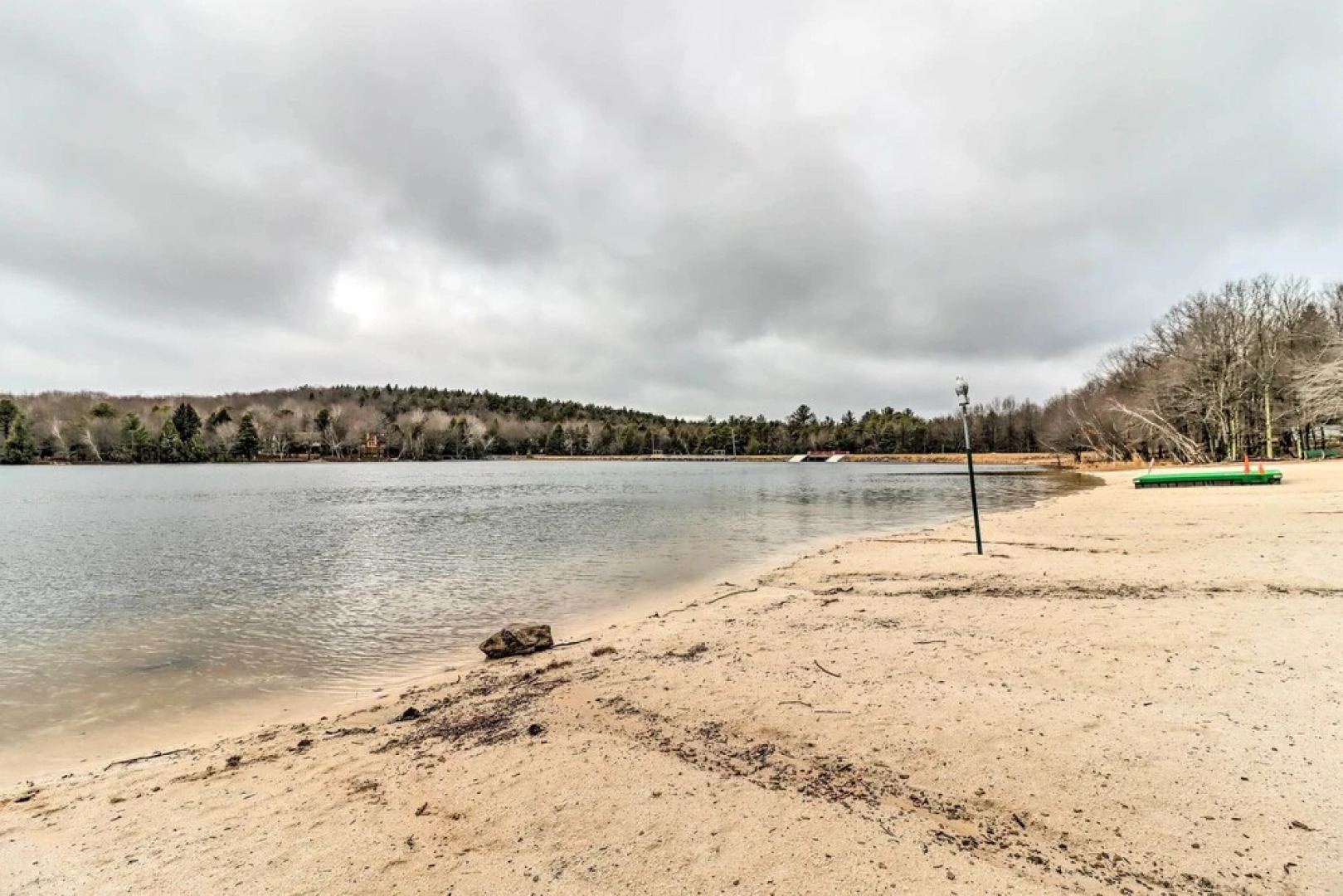 Blakeslee Home w/ Private Hot Tub, 5 Mi to Skiing!