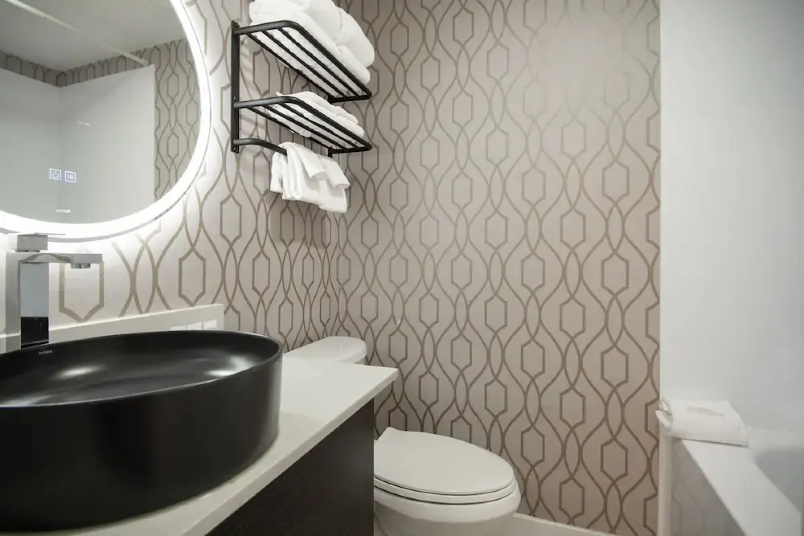 Sea Edge Beachside Hotel