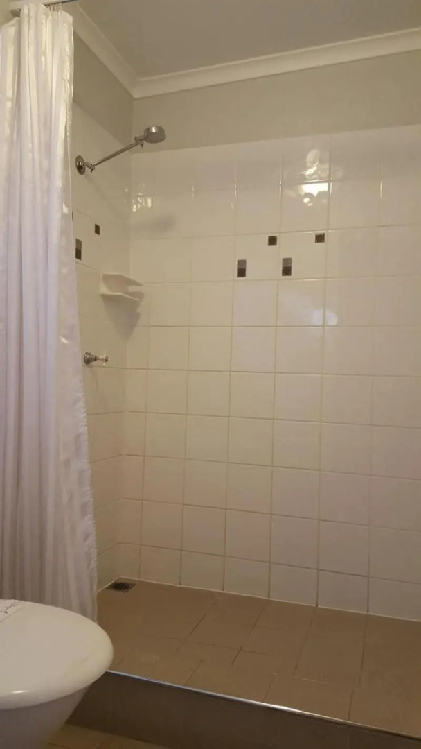 The Commercial Hotel Motel