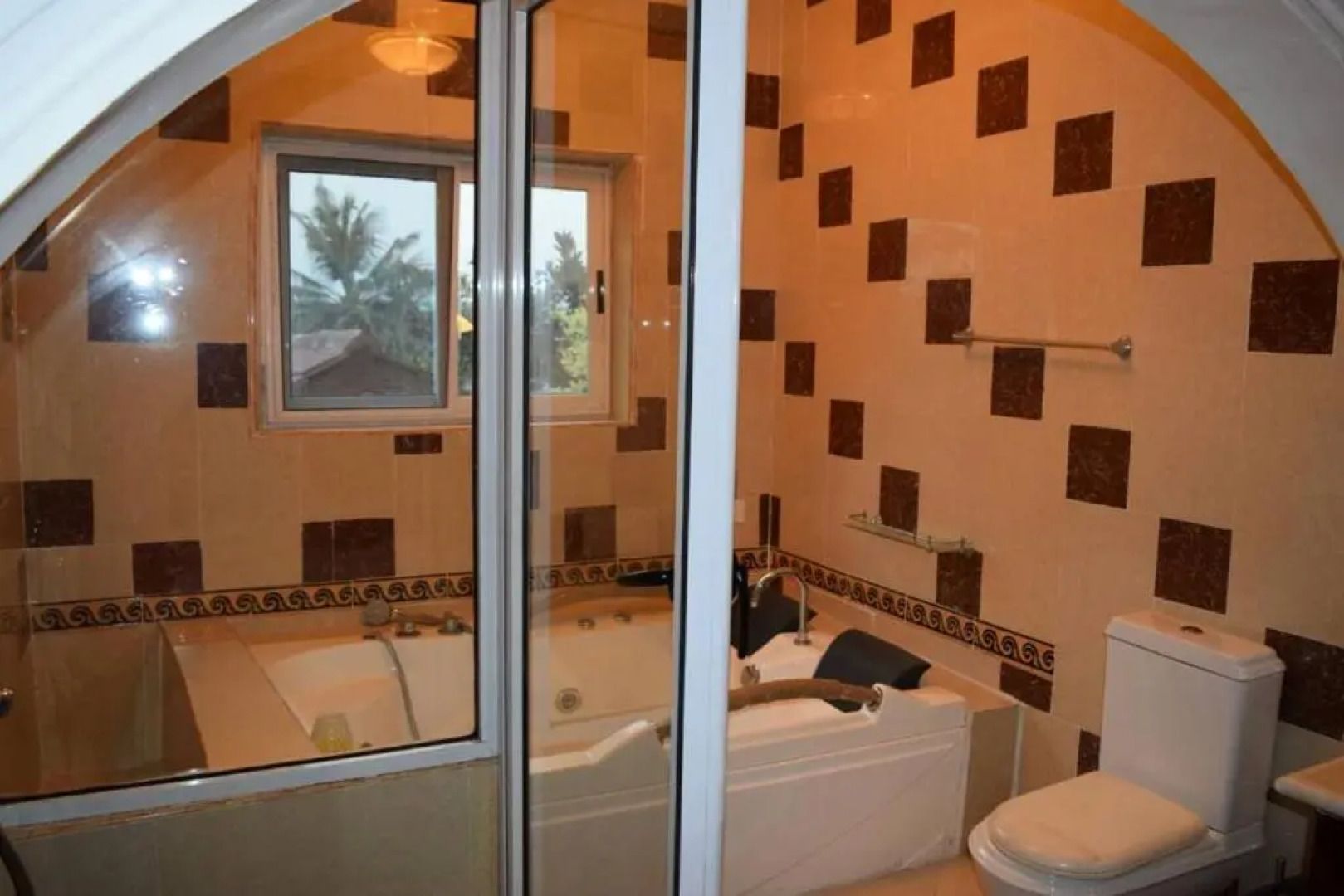 Coconut Pointe Villa & Beach Resort