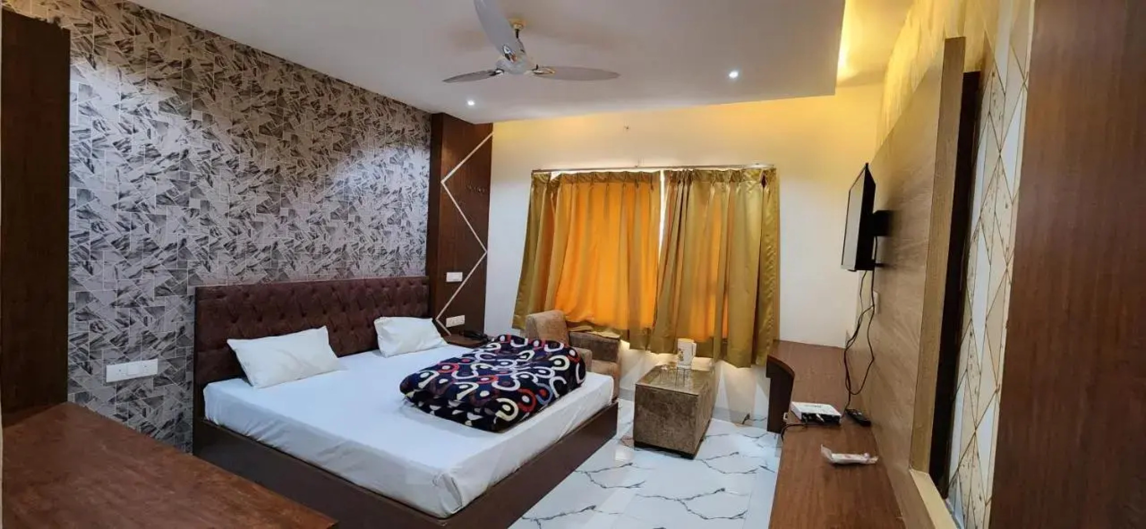 Rbs Hotel & Restaurant