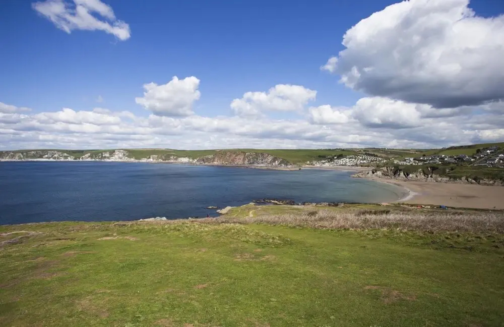 4 bed beach house with hot tub