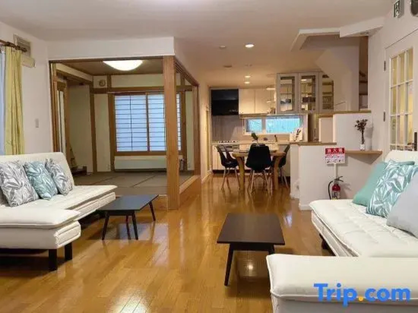 Whole House / 10 ppl/ 3 Parking /Free Wifi!