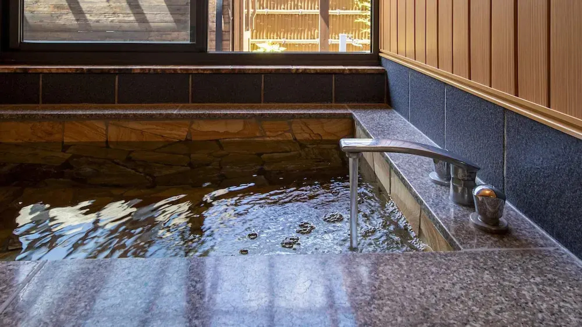 Takachiho Hanareno-yado Kamigakure