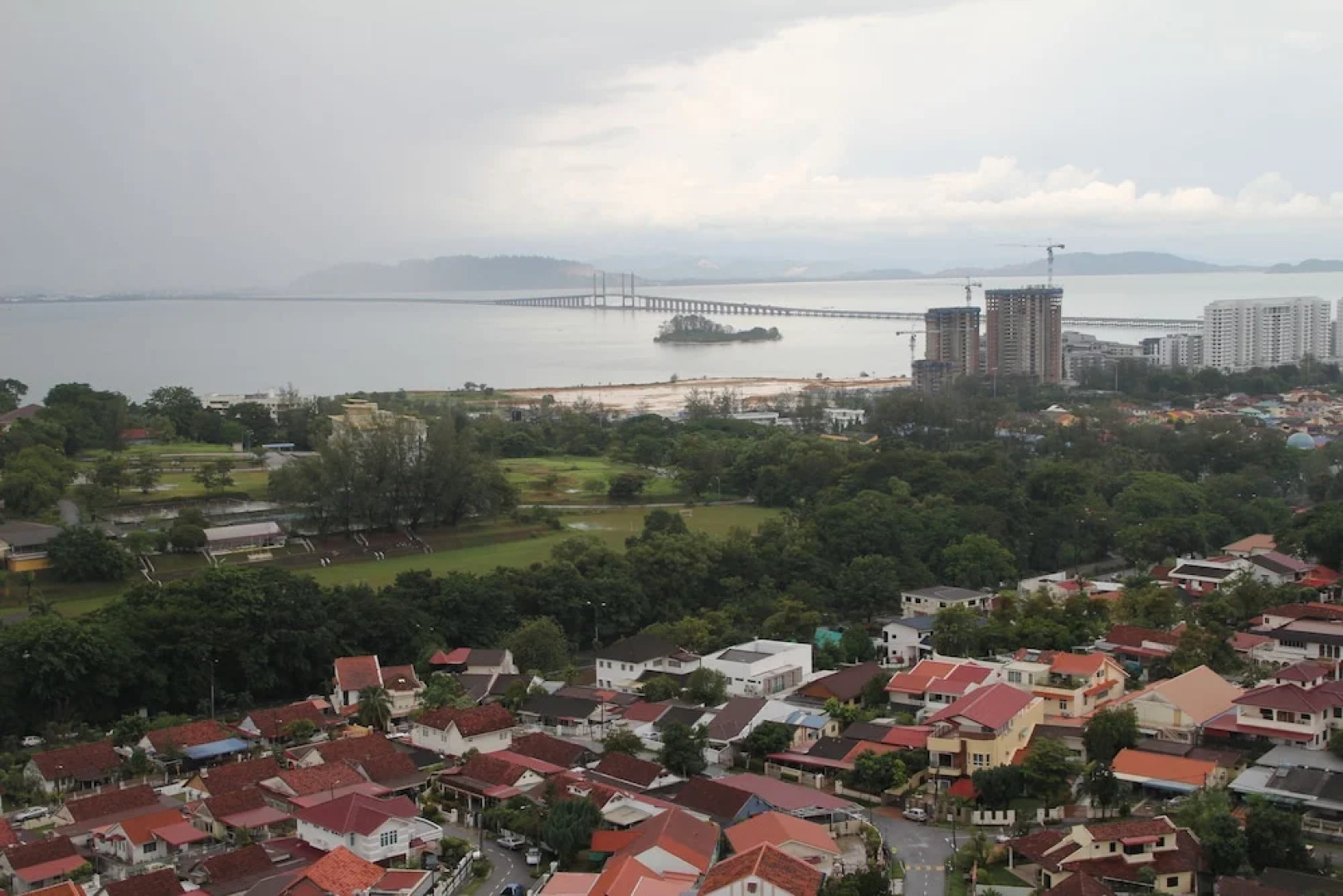 3BdR&2Bth condo Middle of Penang