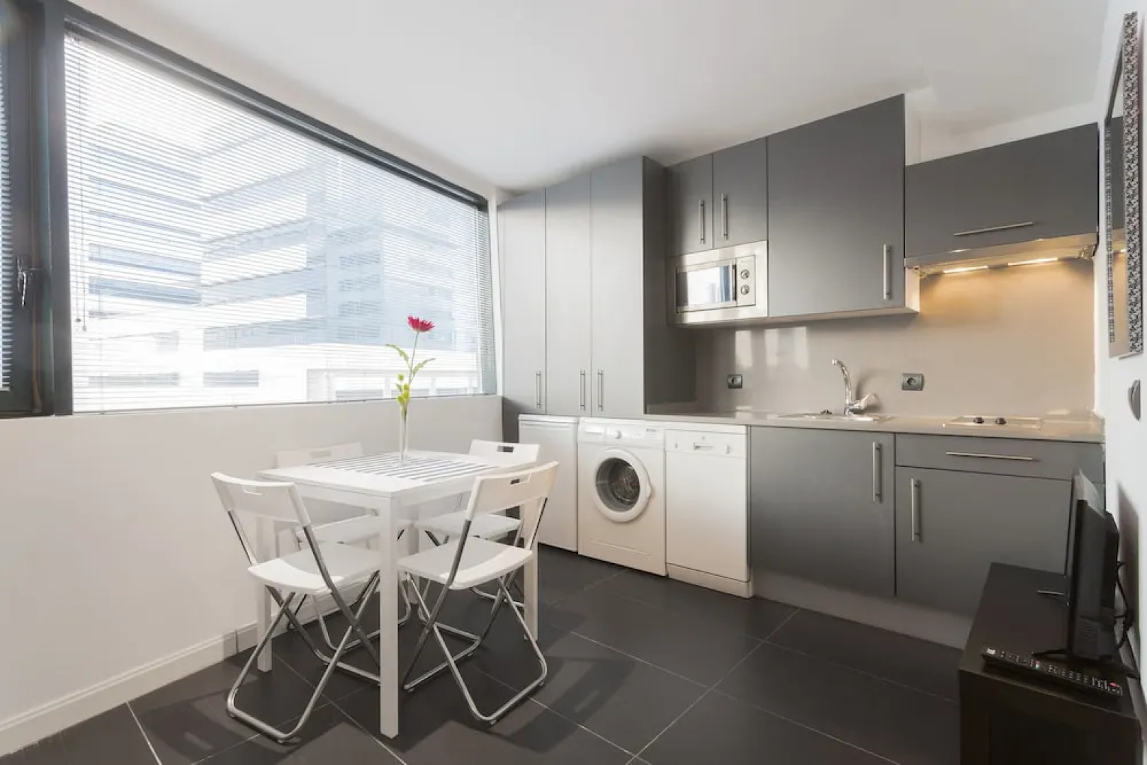 Dobo Homes Manoteras I Apartment