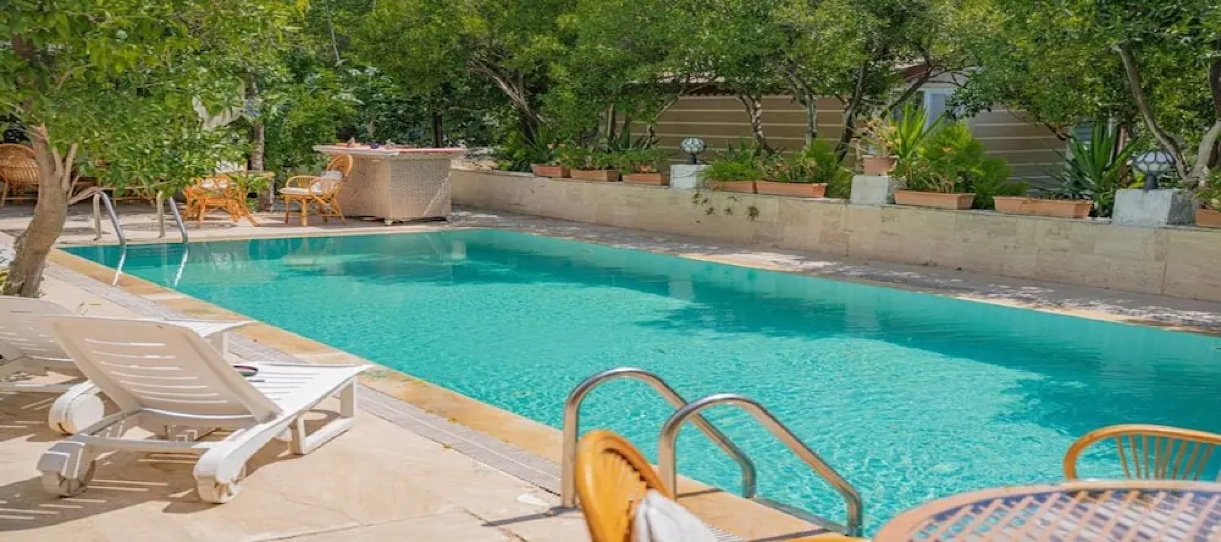 Felicity Hotel & Bungalows