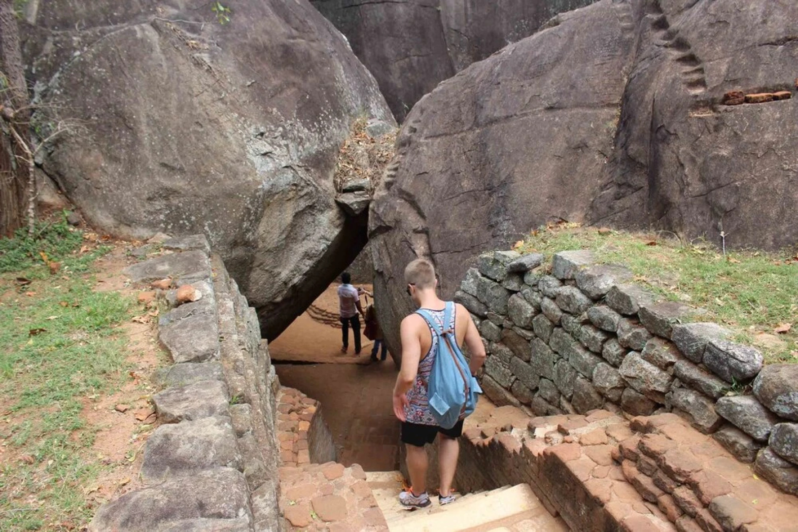 Yoho Sadewa Holiday Inn