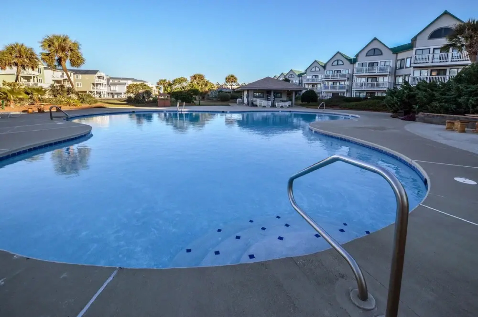 Summer Palace 4 Bedroom Duplex by RedAwning