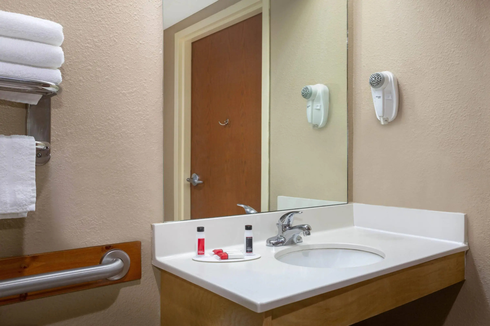Days Inn & Suites by Wyndham Cuba