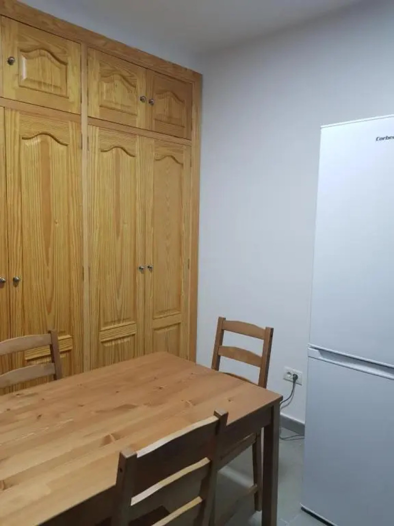 Apartamento privado en una zona tranquila y próxima al aeropuerto TF norte y a la ciudad de San Cristóbal de la Laguna .