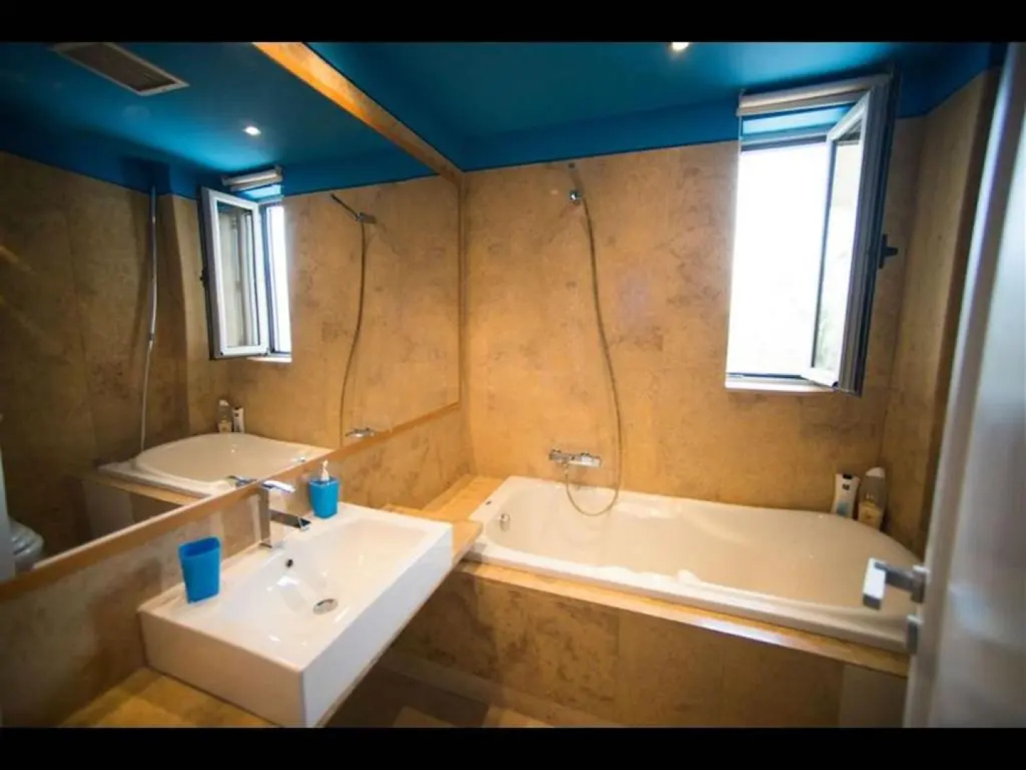 Luxury Villa Beachfront 5 Bedrooms 10-12 Persons