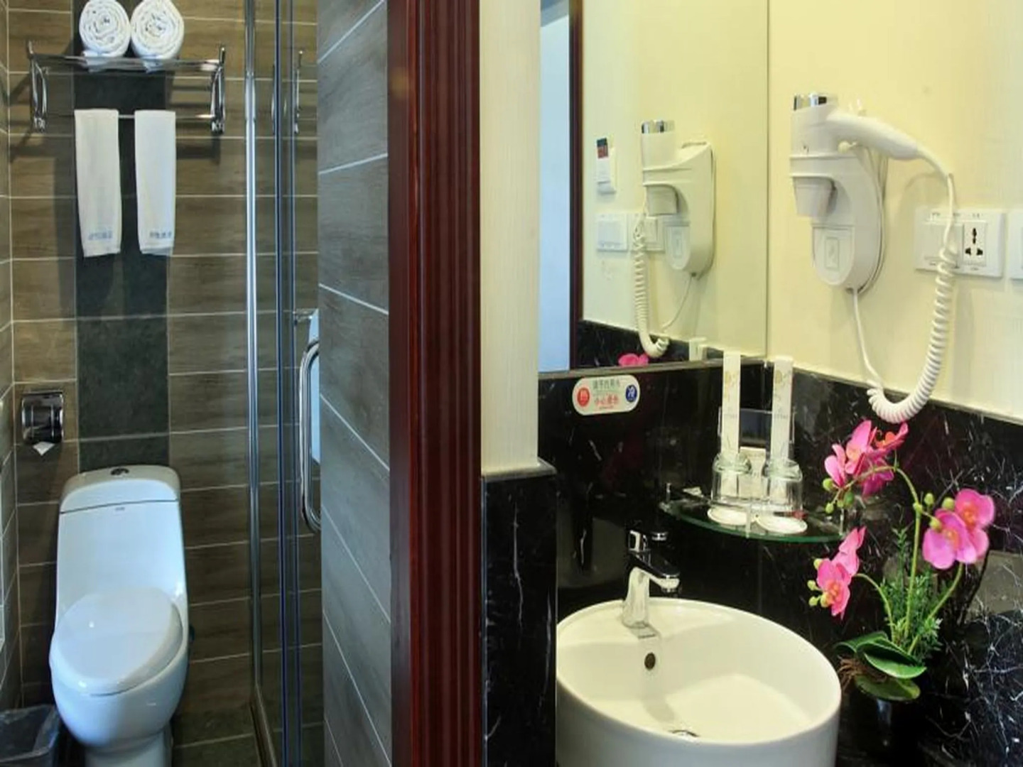 Moon Reflection River lnn