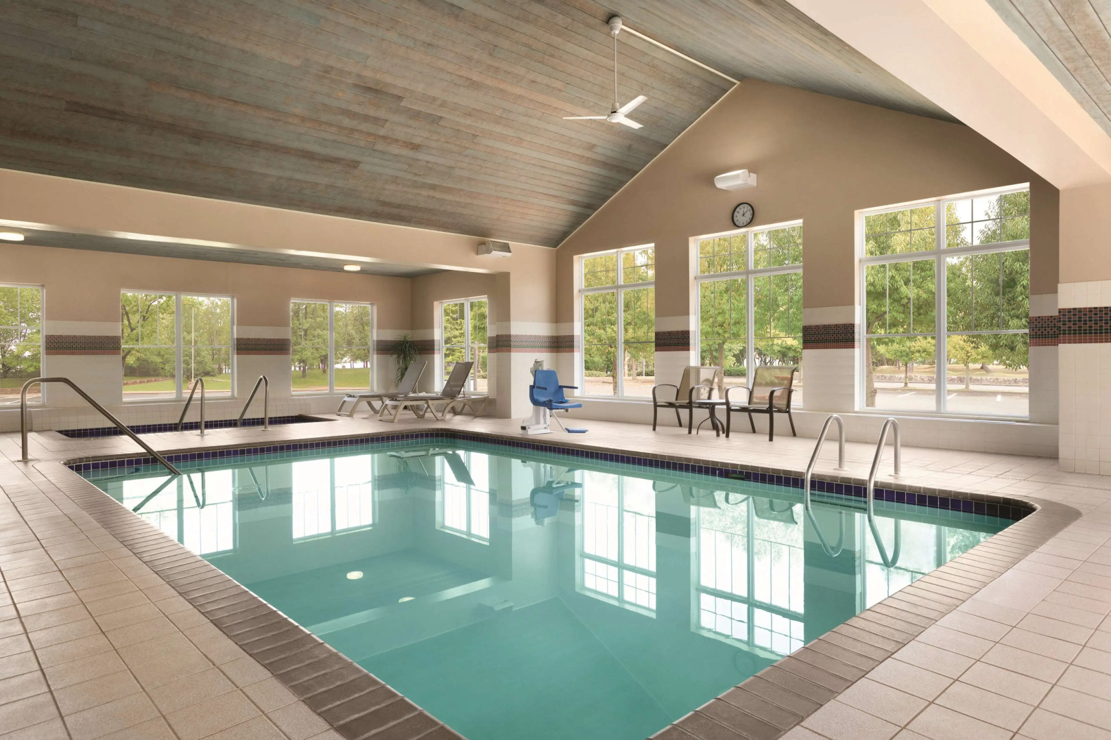 Country Inn & Suites by Radisson, Brooklyn Park - Brooklyn Center, MN