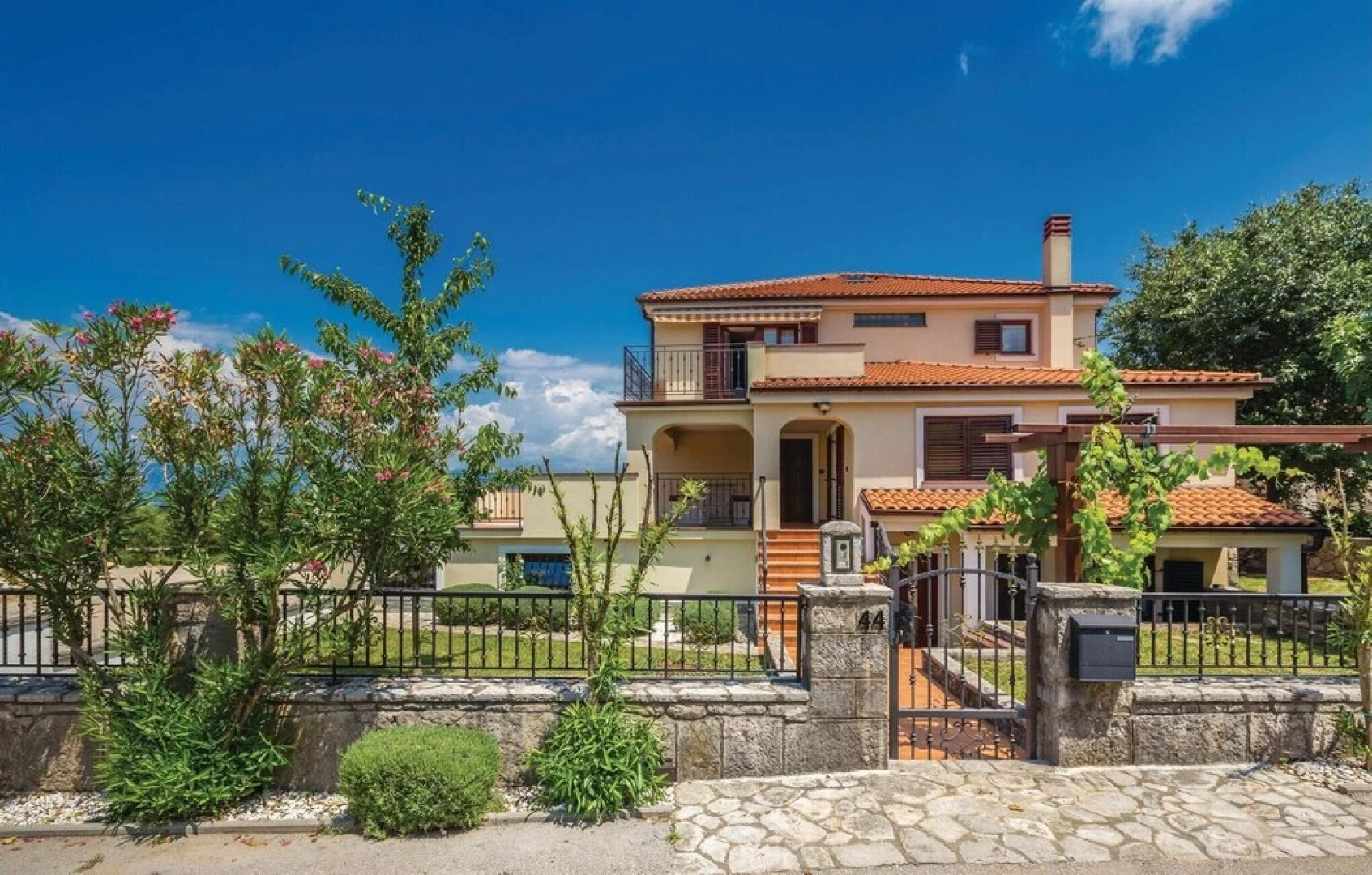 Awesome Home in Sveti Vid Dobrinjski with Hot Tub, WiFi & 6 Bedrooms