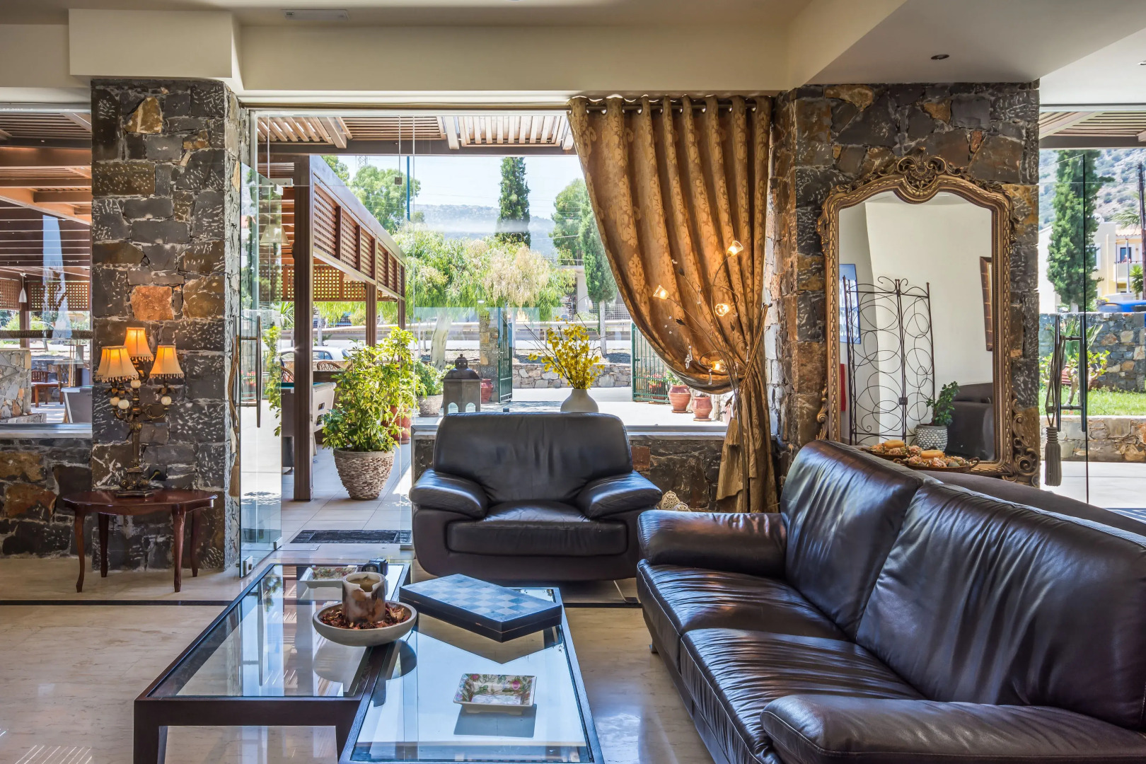 Dias Luxury Studios & Apartments