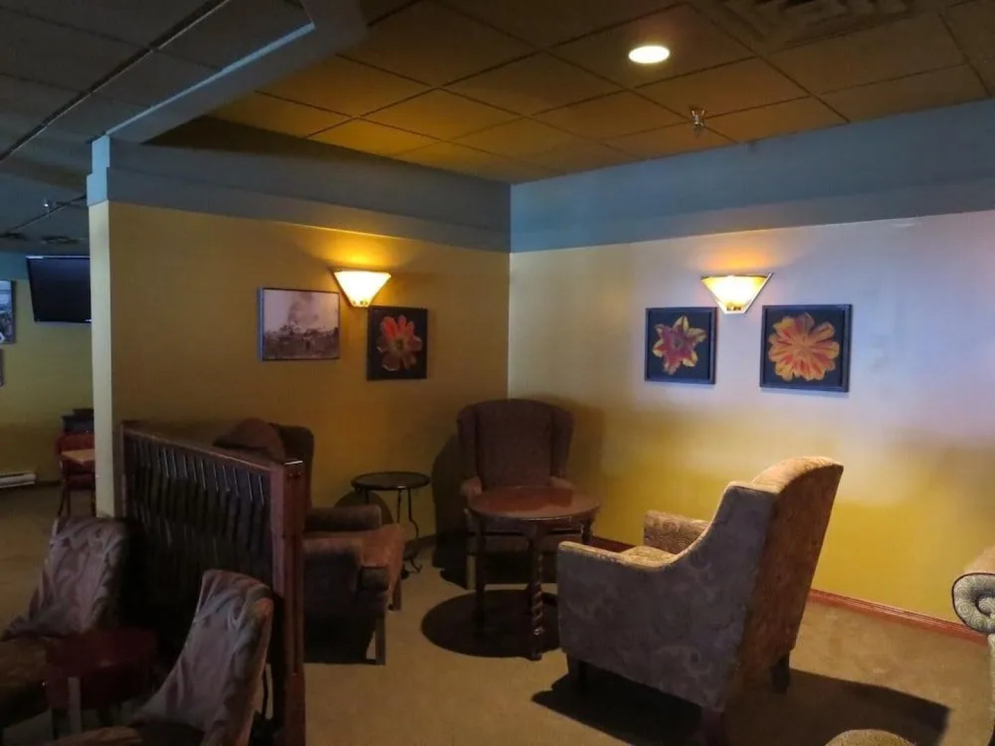 Town and Mountain Hotel