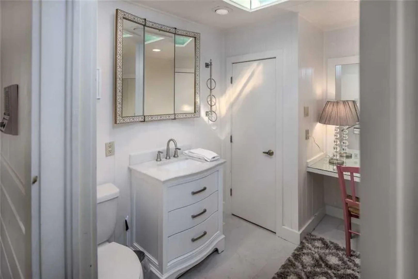 Hill Top Mountain View - Four Bedroom Cabin with Hot Tub