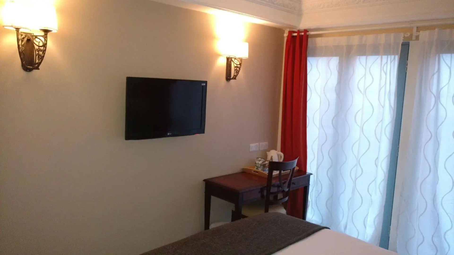 Royal Hotel, Bar & Grill