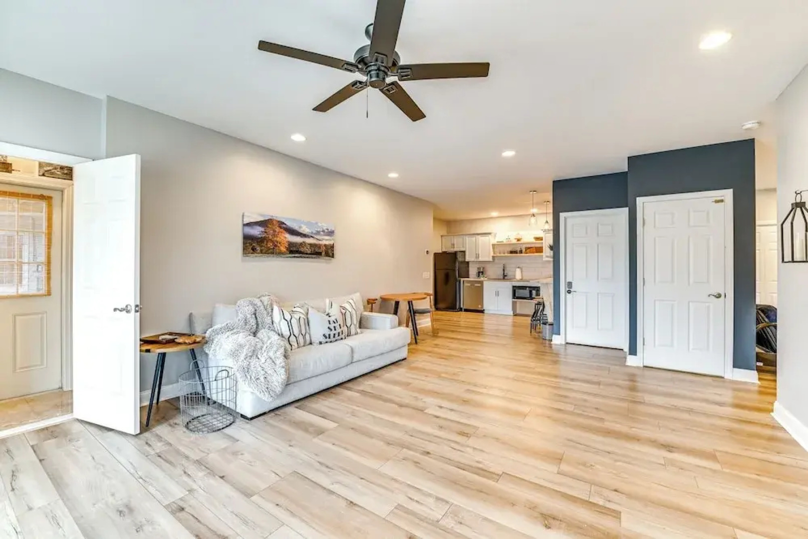 Mountain Views & Fire Pit: Sandgate Getaway