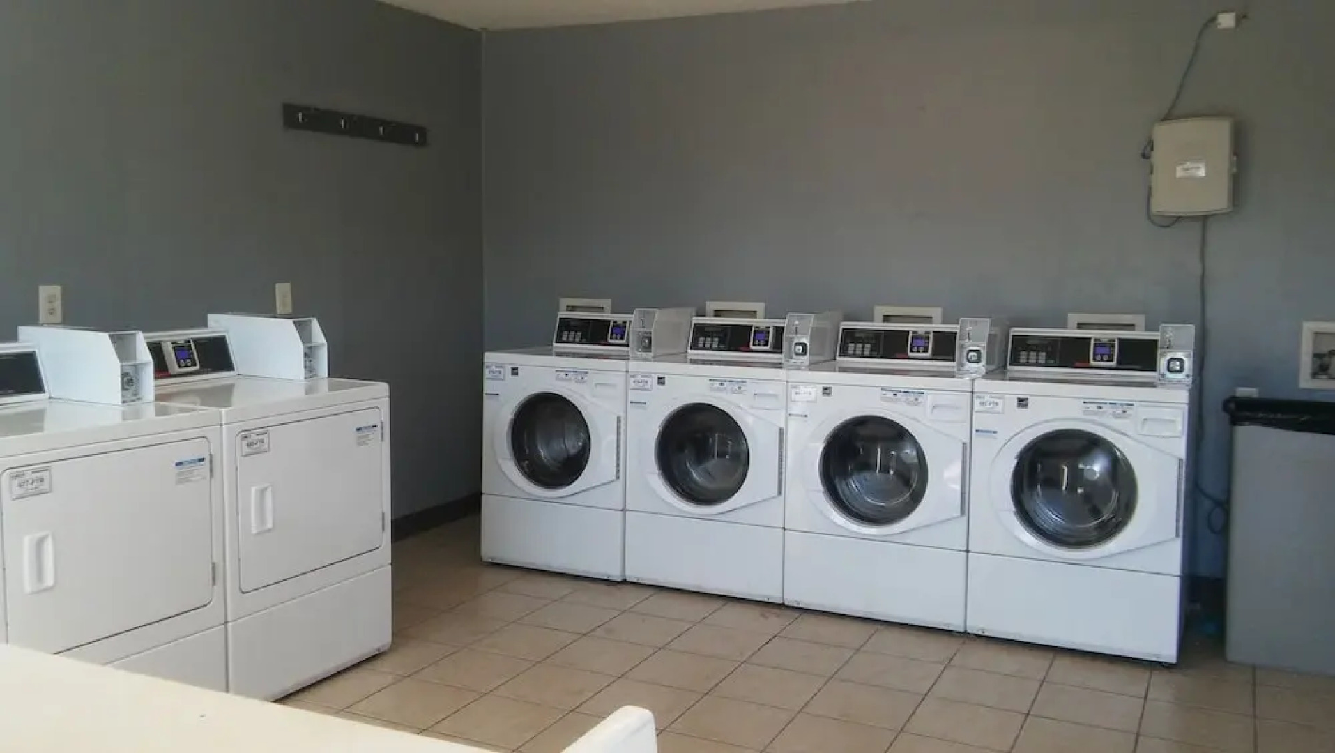 Budgetel Inn & Suites