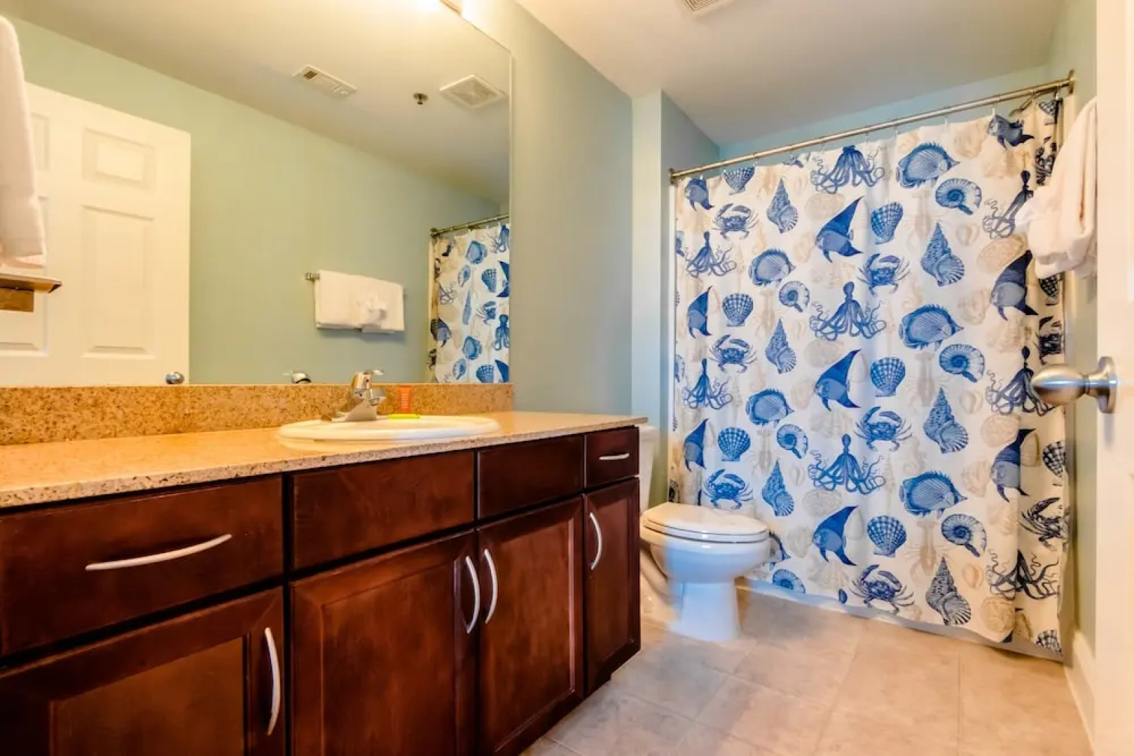 Laketown Wharf Resort by Book That Condo