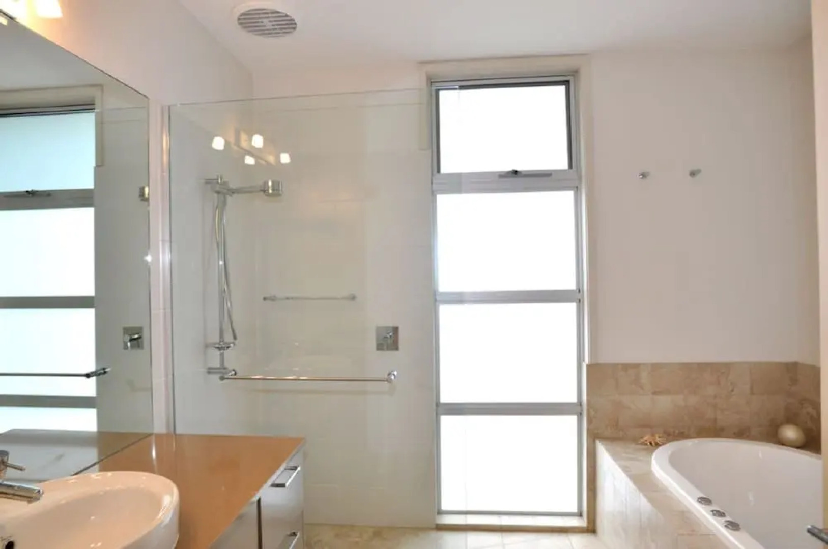 La Mer – Centrally Located – Free Wifi